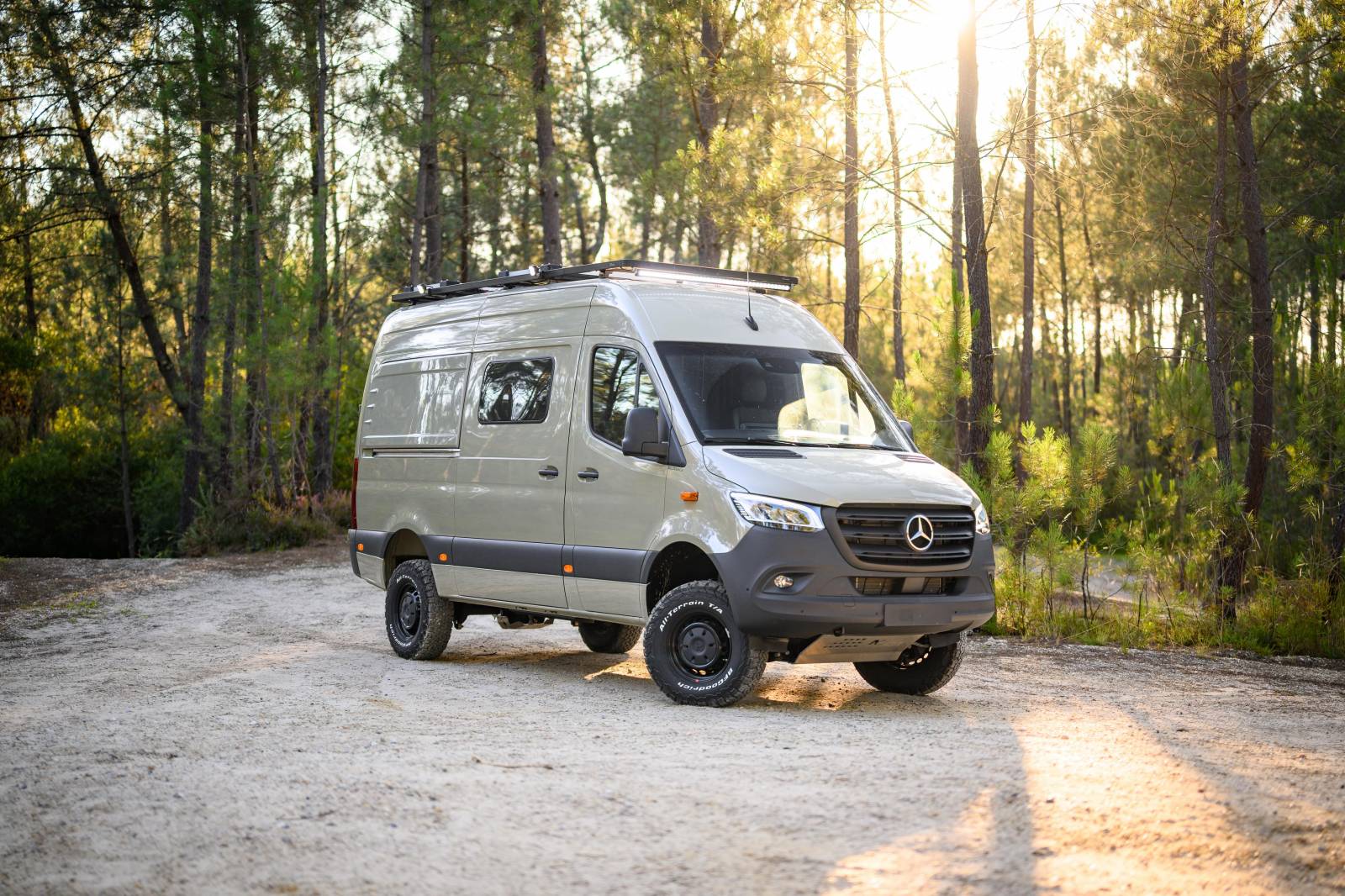 Aménagement modèle Naya haut de gamme Mercedes-Benz Sprinter 4x4 standard Dili27