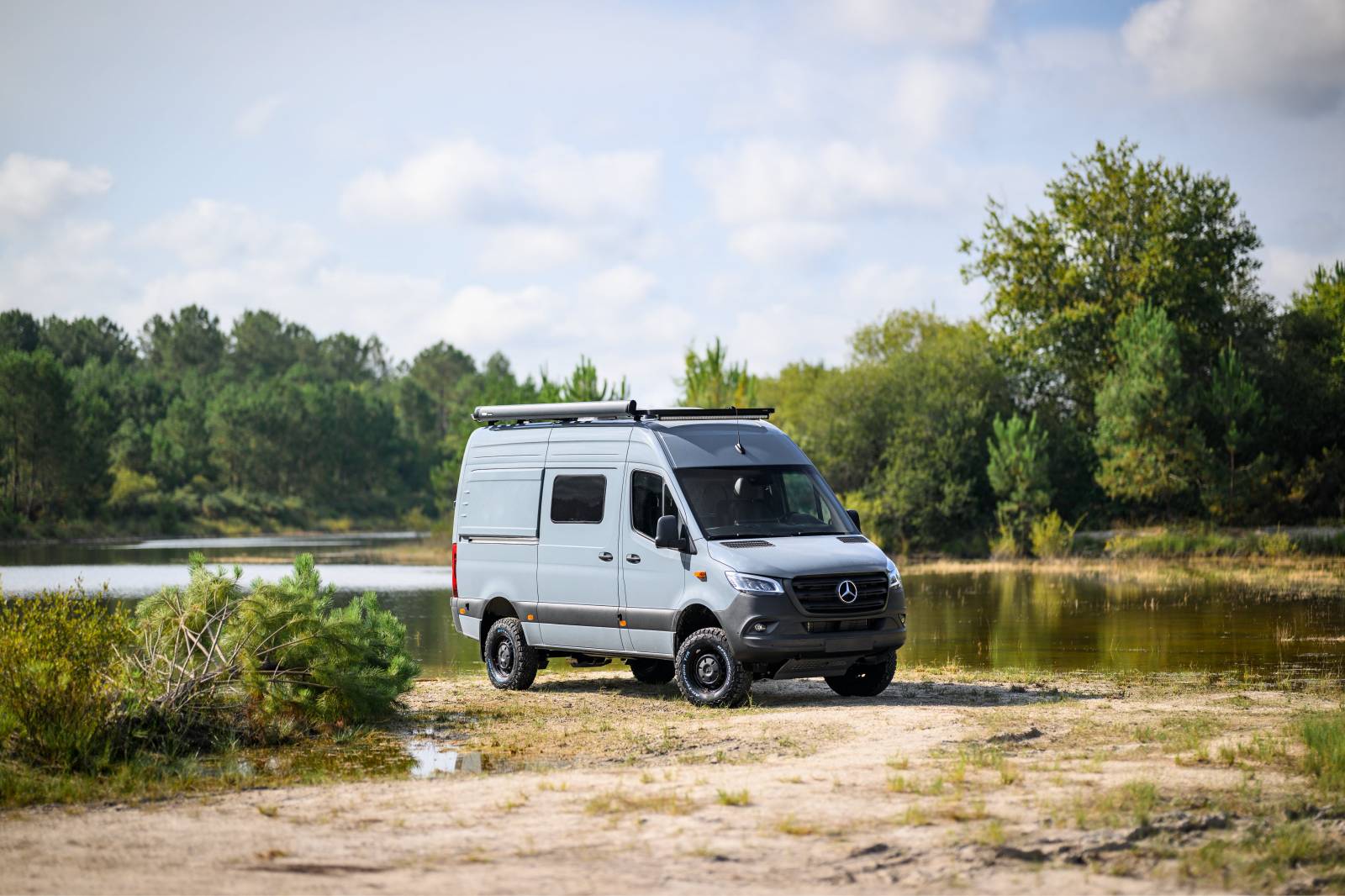 Aménagement sur mesure haut de gamme Mercedes-Benz Sprinter 4x4 Dili30