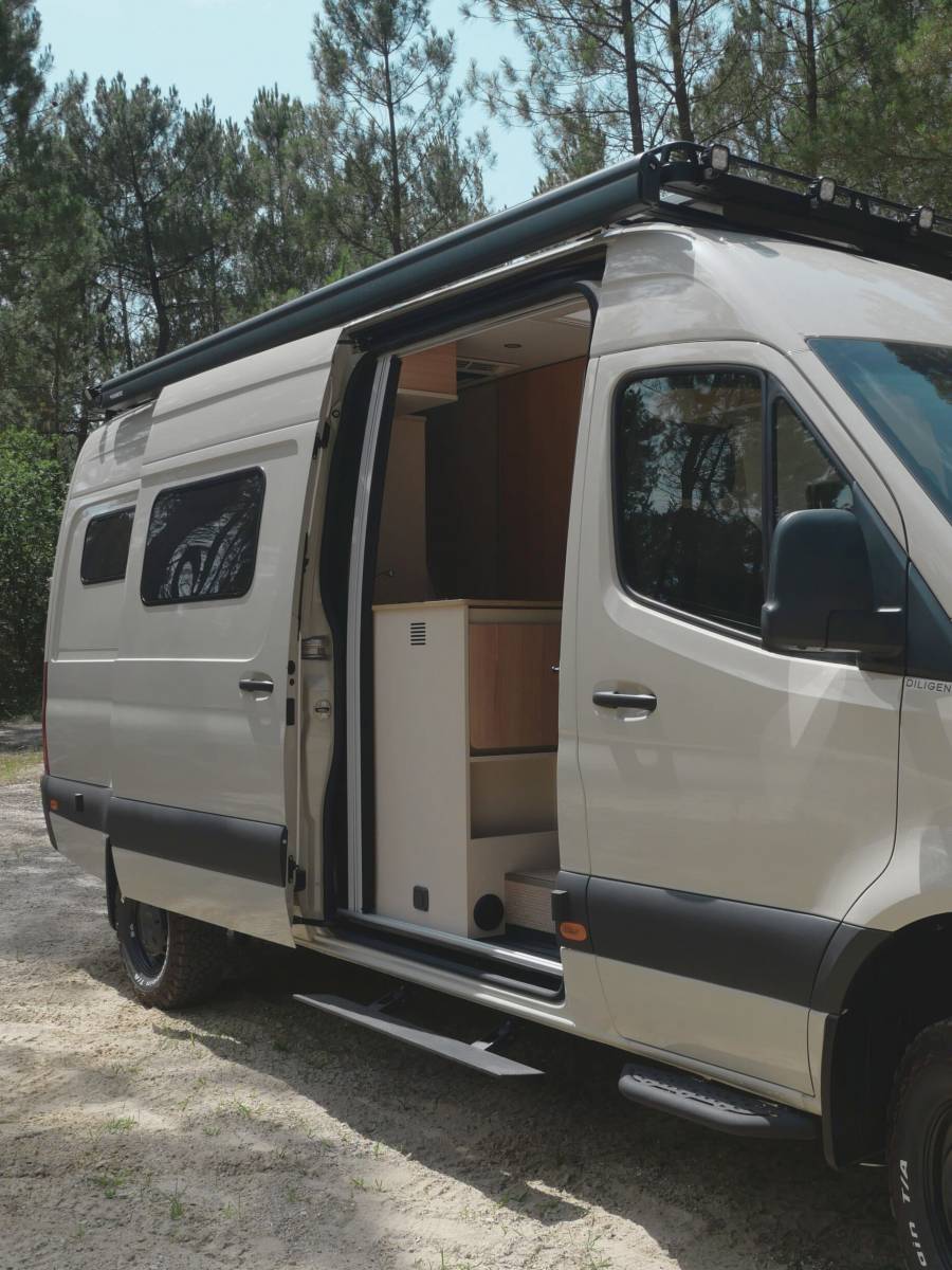 Aménagement sur mesure haut de gamme Mercedes-Benz Sprinter 4x4 long