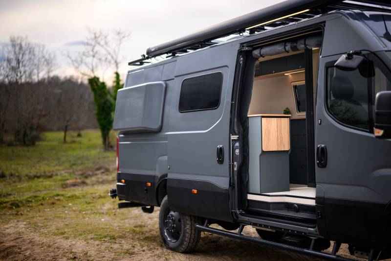Iveco Daily 4x4 aménagé sur le modèlé Omani par Diligence en Gironde