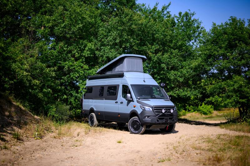 Dili33 : Aménagement d'un Sprinter 4x4 long pour voyager à 2 en Corse et en Europe