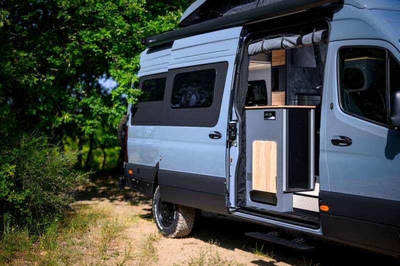 Dili33 : Aménagement d'un Sprinter 4x4 long pour voyager à 2 en Corse et en Europe