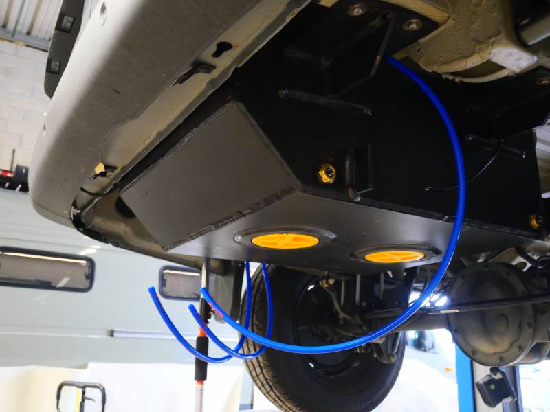 Dili37 : Aménagement d'un Sprinter 4x4 standard pour 2 personnes à destination de l'Europe