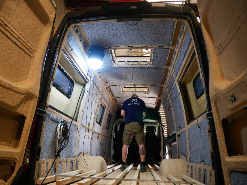 Dili32 : Aménagement d'un Iveco Daily 4x4 long avec l'intégration d'un quadrix pour une personne à mobilité réduite