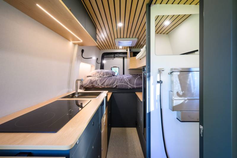 Dili28 : Aménagement d'un Sprinter 4x4 long pour une famille de 5 personnes