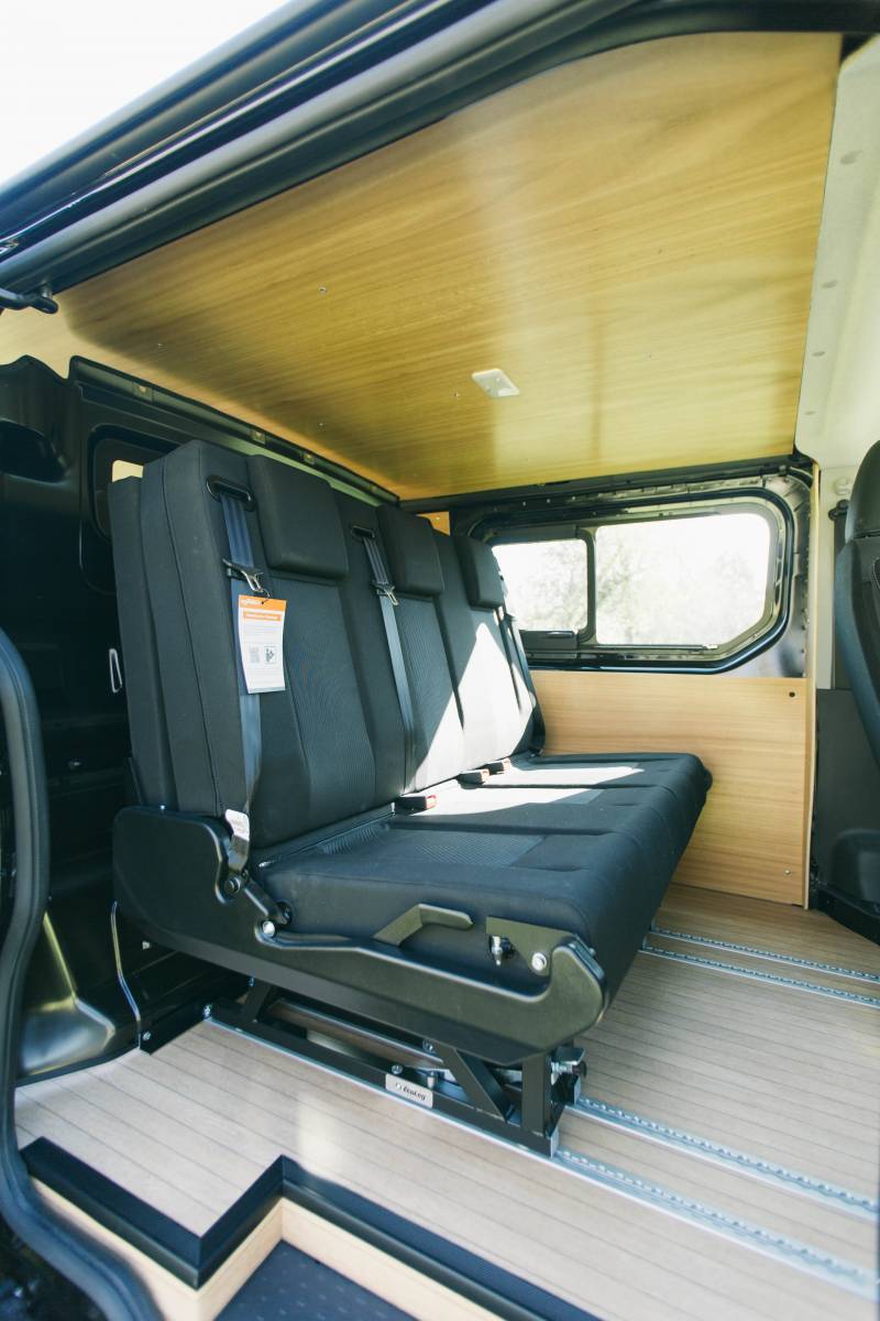 Dili04 : Aménagement d'une cabine approfondie sur base de Trafic L2H1 pour transporter du matériel de pêche à Arcachon