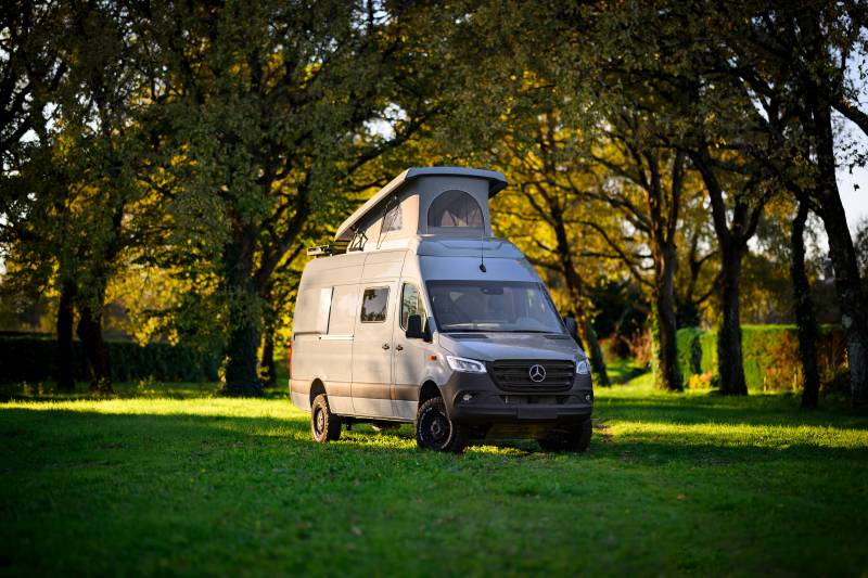 Dili28 : Aménagement d'un Sprinter 4x4 long pour une famille de 5 personnes